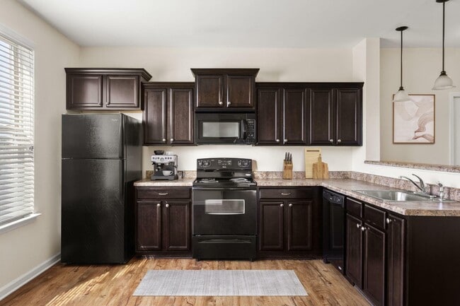 Retreat at Lenox Village - Kitchen