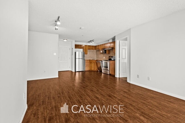 Photo - 3425-319 19 St NW