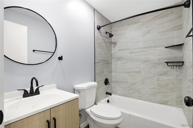 Photo - 606 Rue Montand Dr