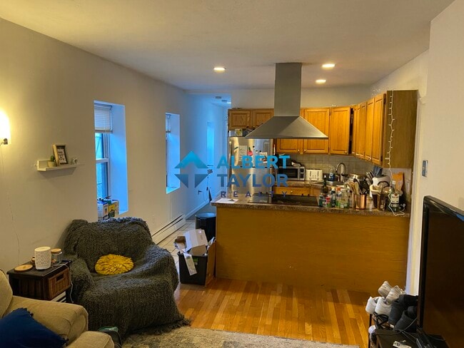 Photo - 22 Saint Cyprians Pl Unit 2L