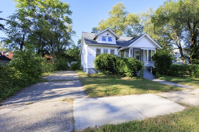 Photo - 5021 Anatole St