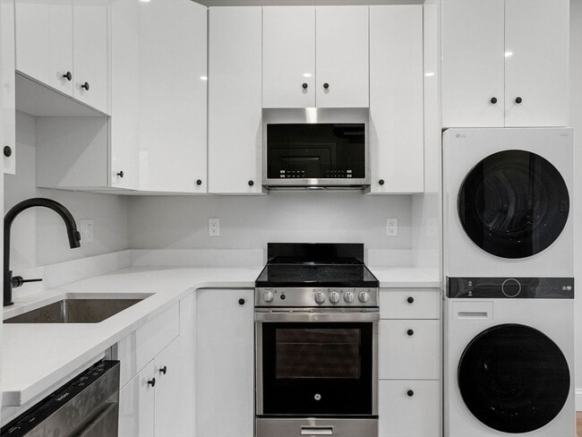 Photo - 176 Salem St Unidad 2