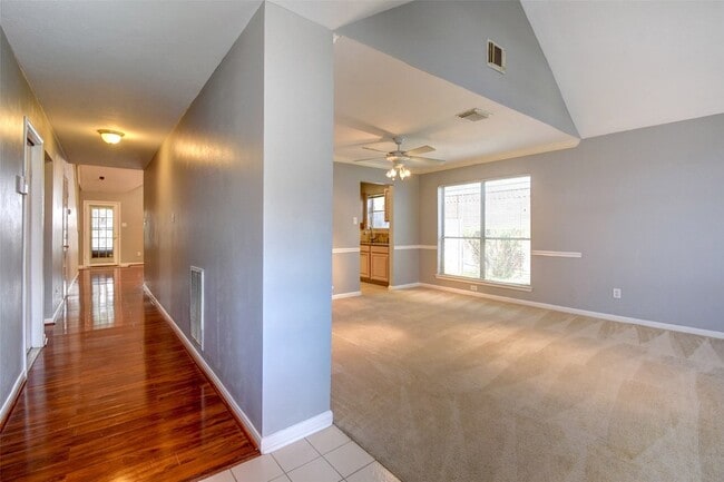Photo - 2114 Whirlaway Dr