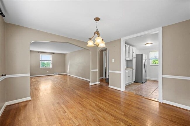 Photo - Cozy Cape Cod Charm with a Big Backyard in...