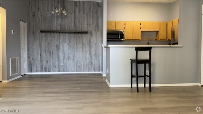 Building Photo - 6492 Royal Woods Dr Unit 5 Rental