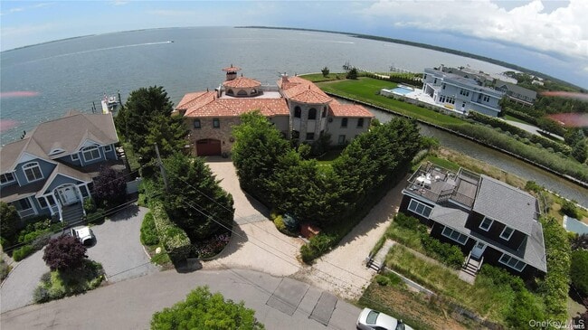 Photo - 13 Seatuck Ln