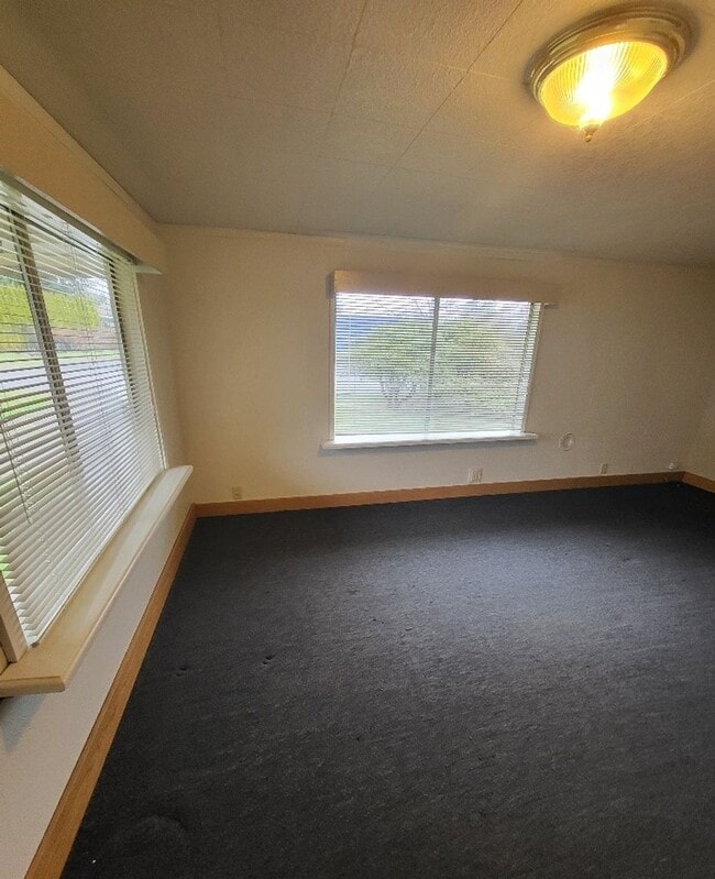 Photo - STATUS: AVAILABLE | R36B | $925