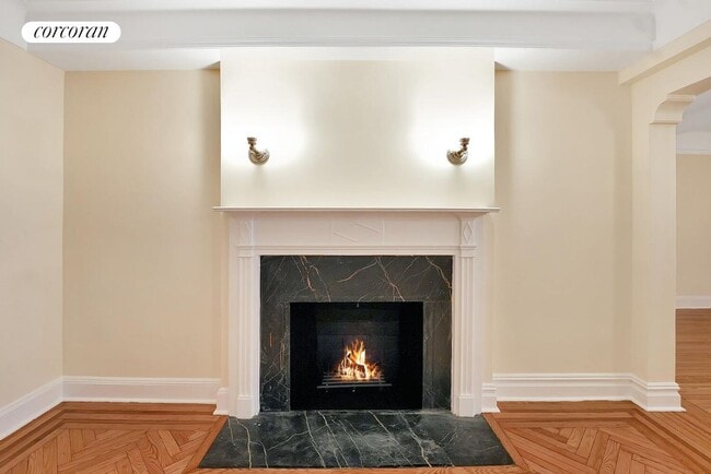 Photo - 210 E 68th St