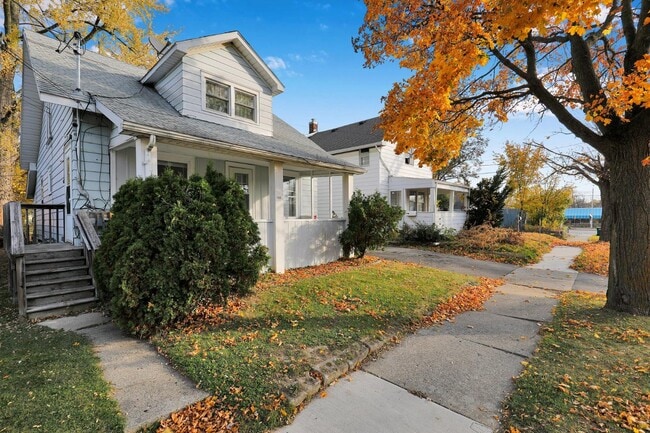 Photo - 405 E Hodge Ave