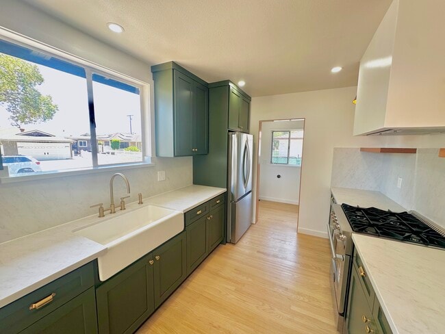 Photo - 12735 Fairford Ave