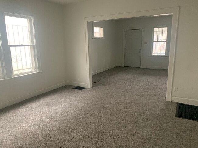 Photo - 1084 E 20th Ave