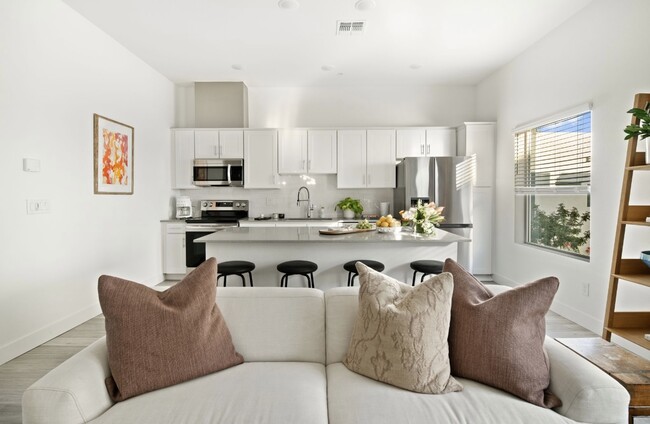 LarOpOpen Kitchen Floor Plan - Boulevard on 37th Townhomes