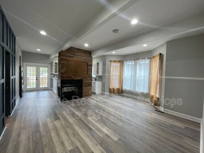 Photo - 1348 N Summit Ave Unit A