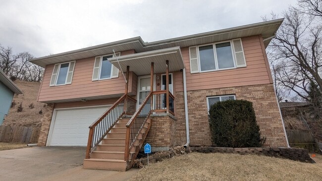 Building Photo - 3-bedroom raised ranch with finished basement and great flow