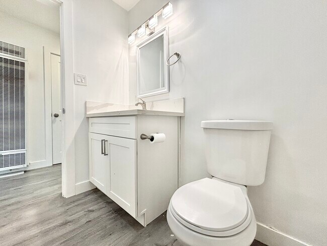 5311 Hermitage Ave.