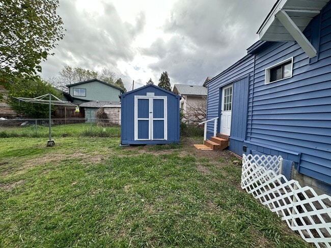 Photo - 1670 Portland St