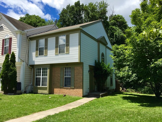 Building Photo - Charming 3 Bedroom/2.5 Bathroom Home in Ow...