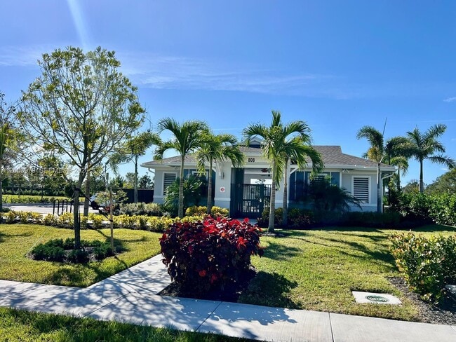 Photo - 868 SE grovebush Ln