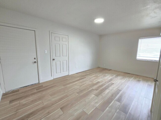 Photo - UP TO 1 MONTH FREE! Remodeled 3 bedroom!! Unit A