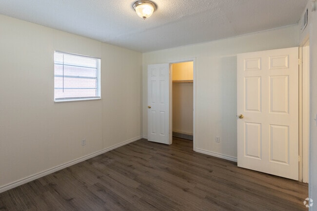 2BR, 1BA -896 SF