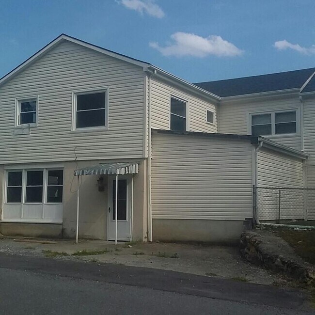 Photo - 110 E 30th St