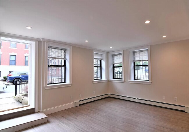 Photo - 25 Glenville Ave Unidad B