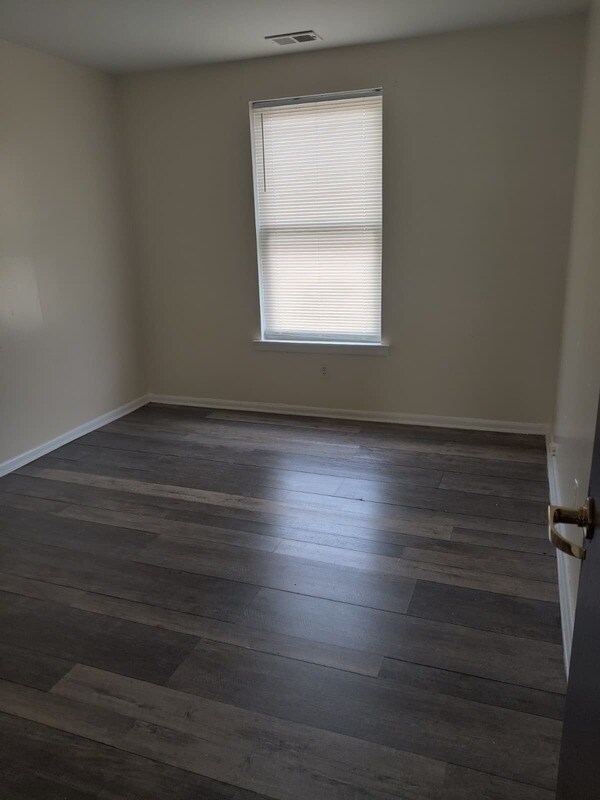 Photo - 2721 S 76th St