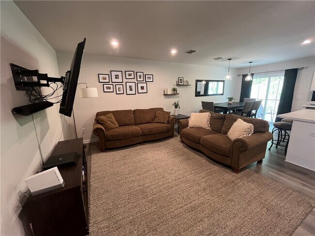 Photo - 131 Sarnesfield Wy
