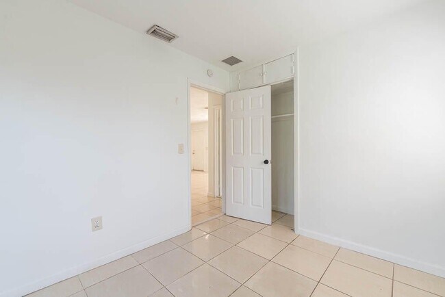 Photo - 314 E Gateway Blvd