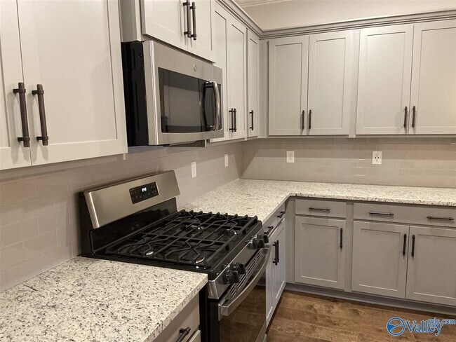 Photo - 440 Legend Oak Way SW