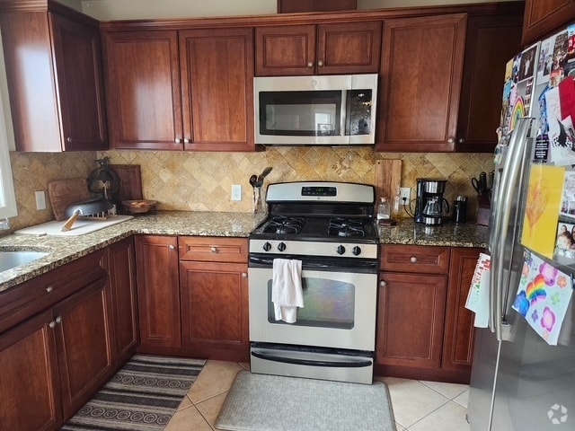 Building Photo - 469 7th St Unit A Rental