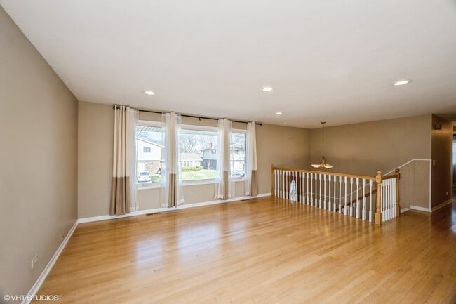 Photo - 829 Pinehurst Ln