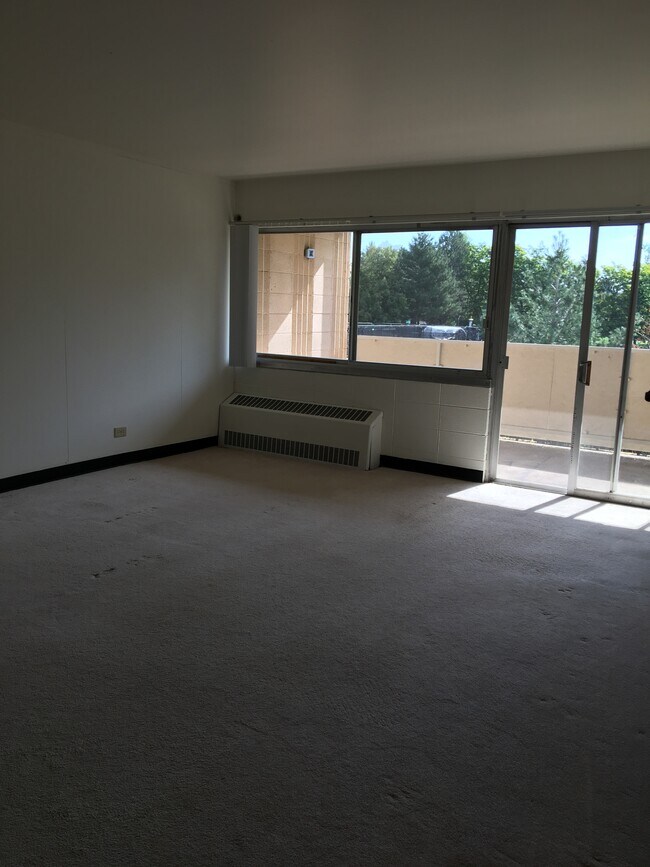 B-207 living area