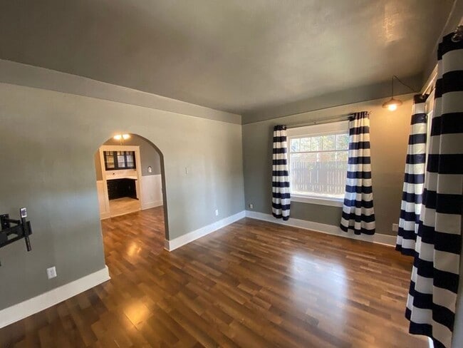 Photo - 1017 Elm St NW