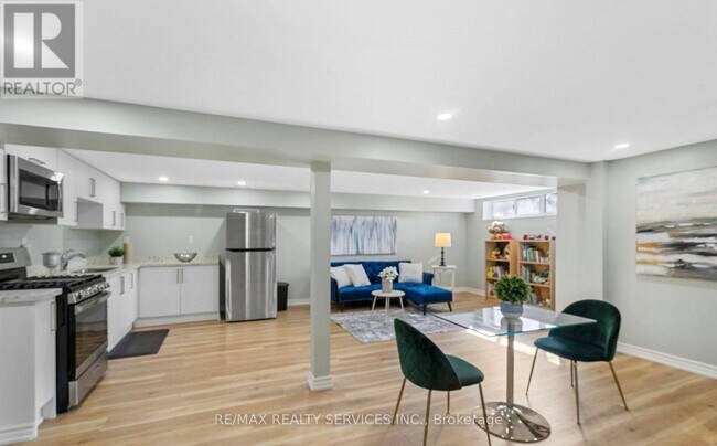 Photo - 5 Avondale Blvd