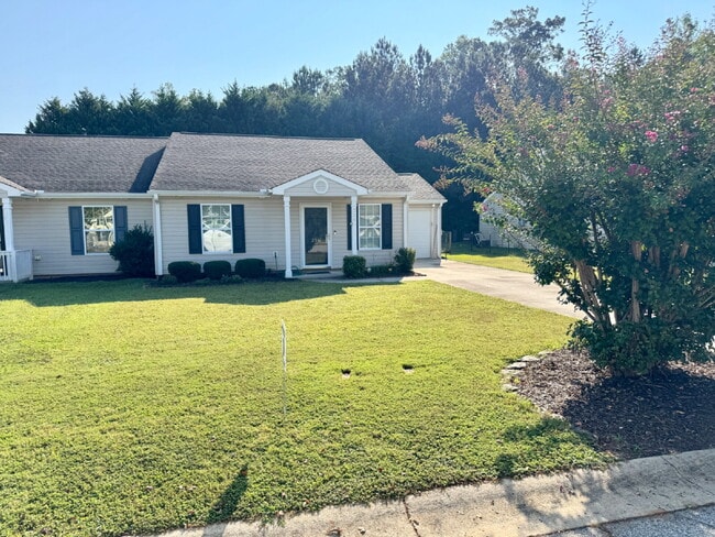 Building Photo - 2 bedroom townhome in Seneca Unit 226 Tamarack Drive