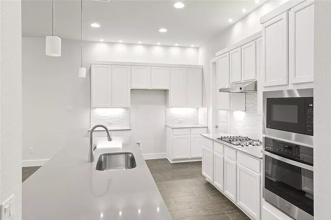 Photo - 200 Castlefields St