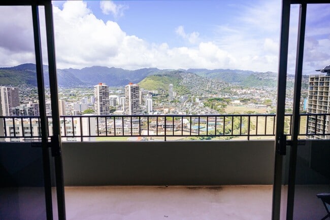 Building Photo - 2240 Kuhio Ave. Unit Main