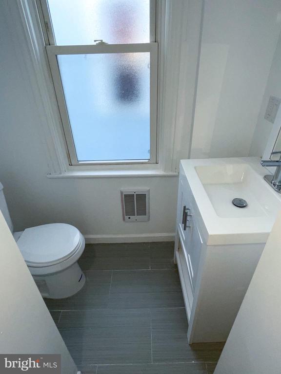 Photo - 325 N Burlington St