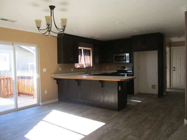 Photo - 585 N Mesa St