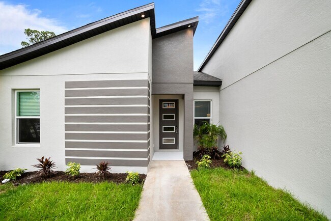 Photo - Deposit-Free! Modern, energy efficient hom...