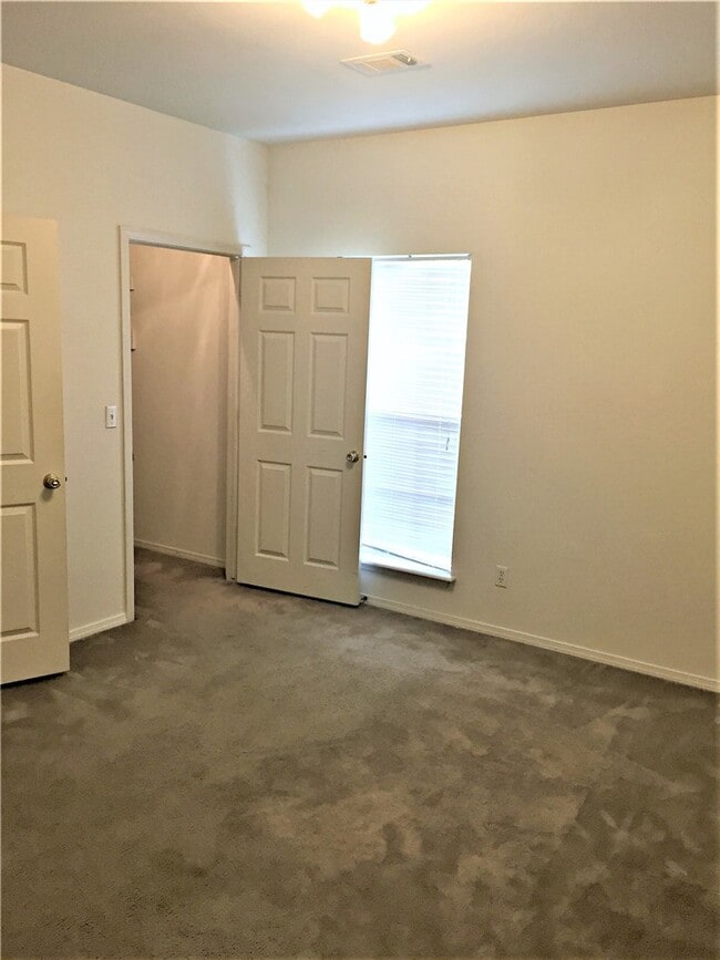 Building Photo - 1774 N Gregg Ave Unit 2