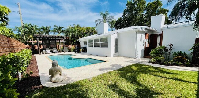 4633 SW 13th Ter