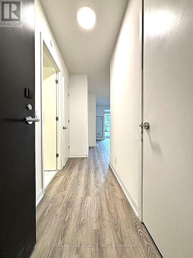 Photo - 180 Front St E Unit 712