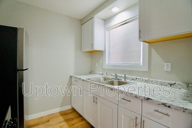 Photo - 466 N Adair St