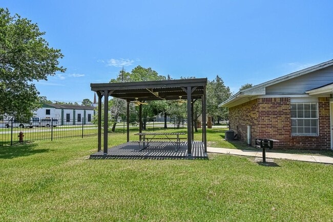 Photo - 1800 Avenue H