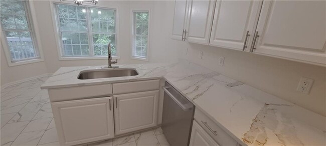 Photo - 1050 Hillary Ln