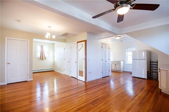 Building Photo - 40 E Barrows St Unit 3