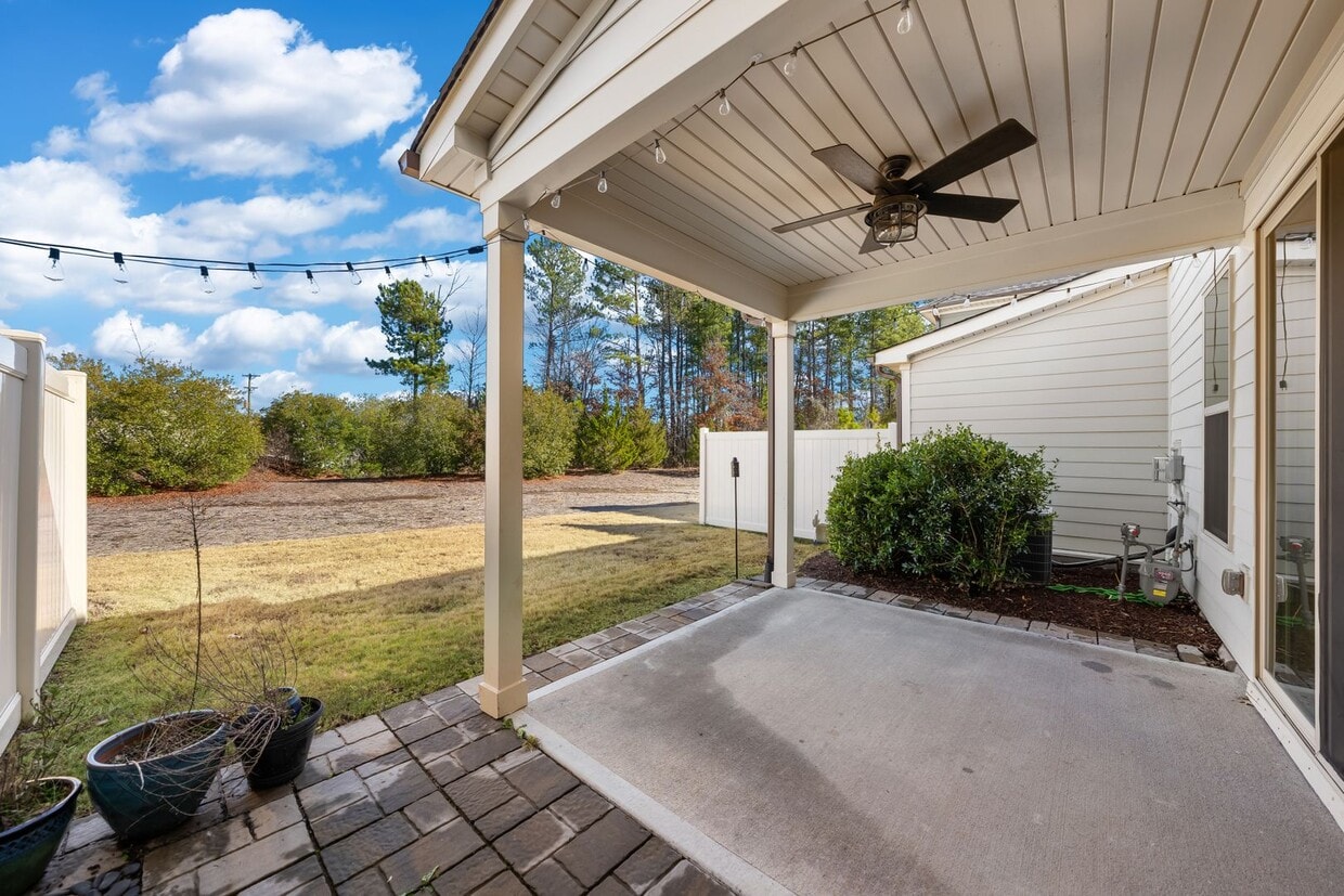 Townhome in the Perfect Durham Location! - Townhome in the Perfect Durham Location!