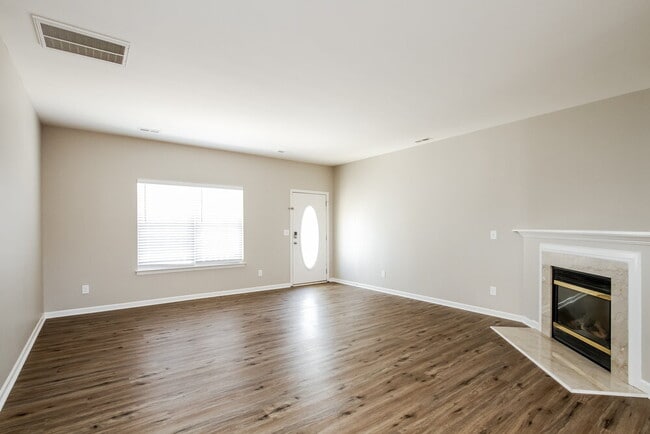Photo - 102 Clacton Ct